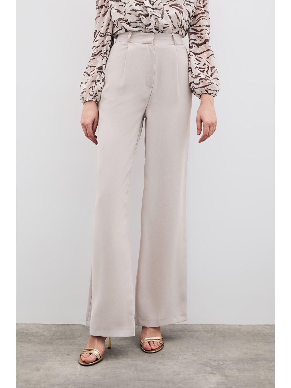 Bej Pileli Krep Pantolon - Taş-3