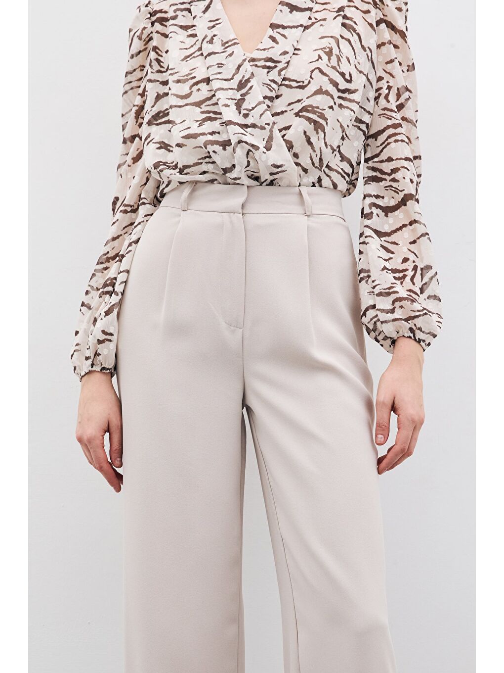 Bej Pileli Krep Pantolon - Taş-4