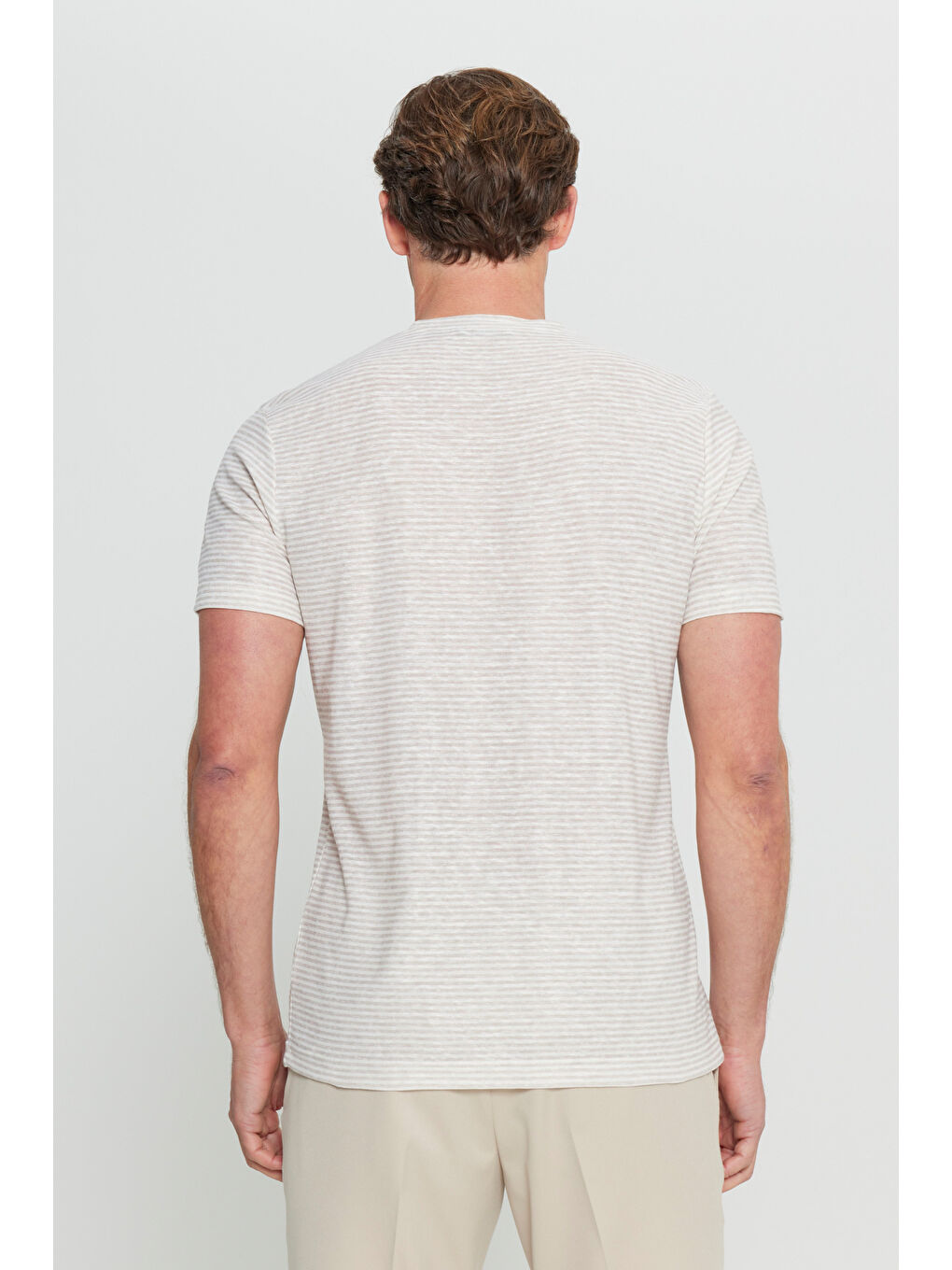 Erkek Beyaz-Bej Pamuklu Slim Fit Dar Kesim Bisiklet Yaka Çizgili Tişört-4