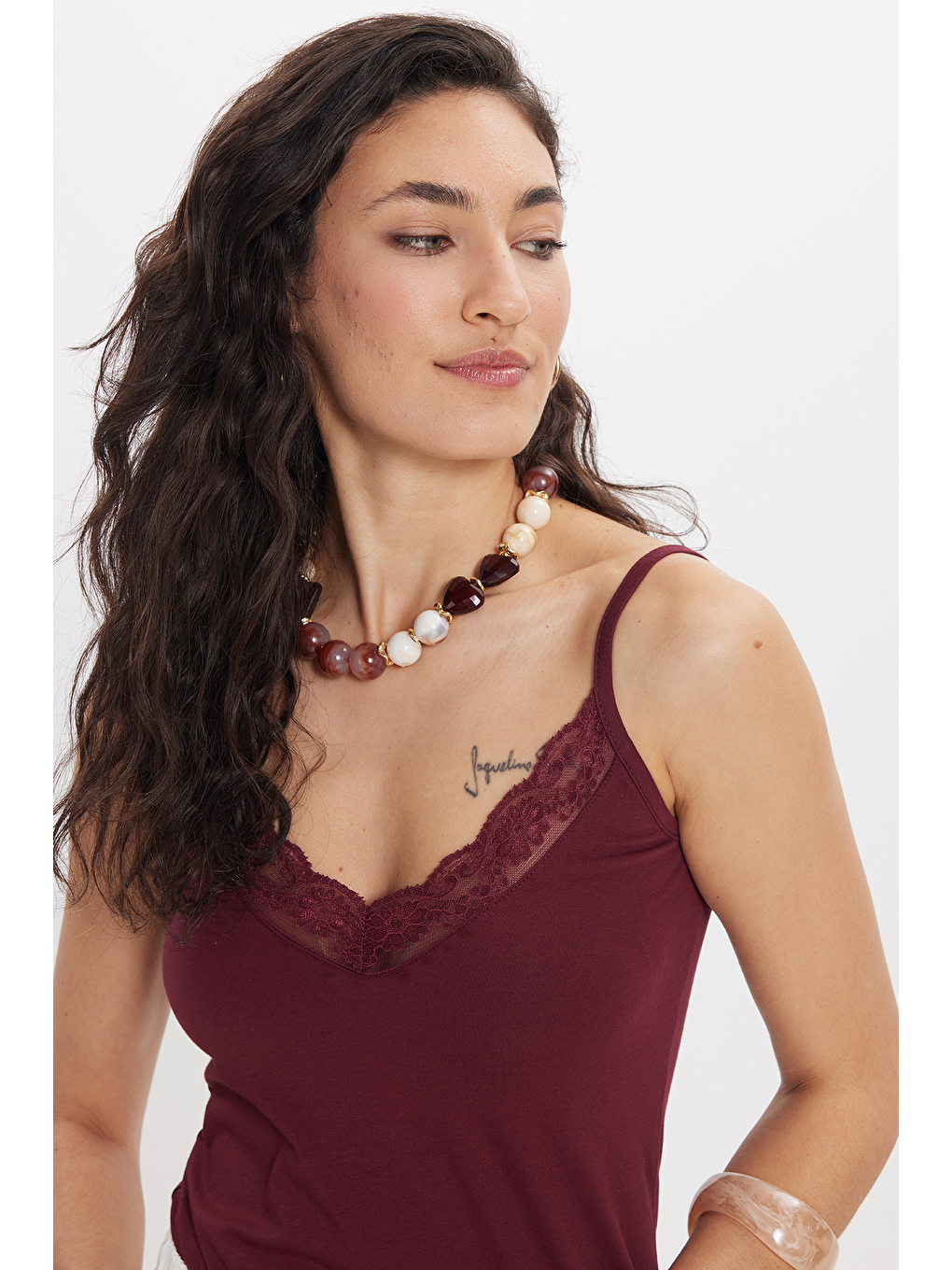 Kadın Slim Fit Dar Kesim Kolsuz V Yaka Dantel Detaylı Pamuklu Elastanlı Bordo Crop-3