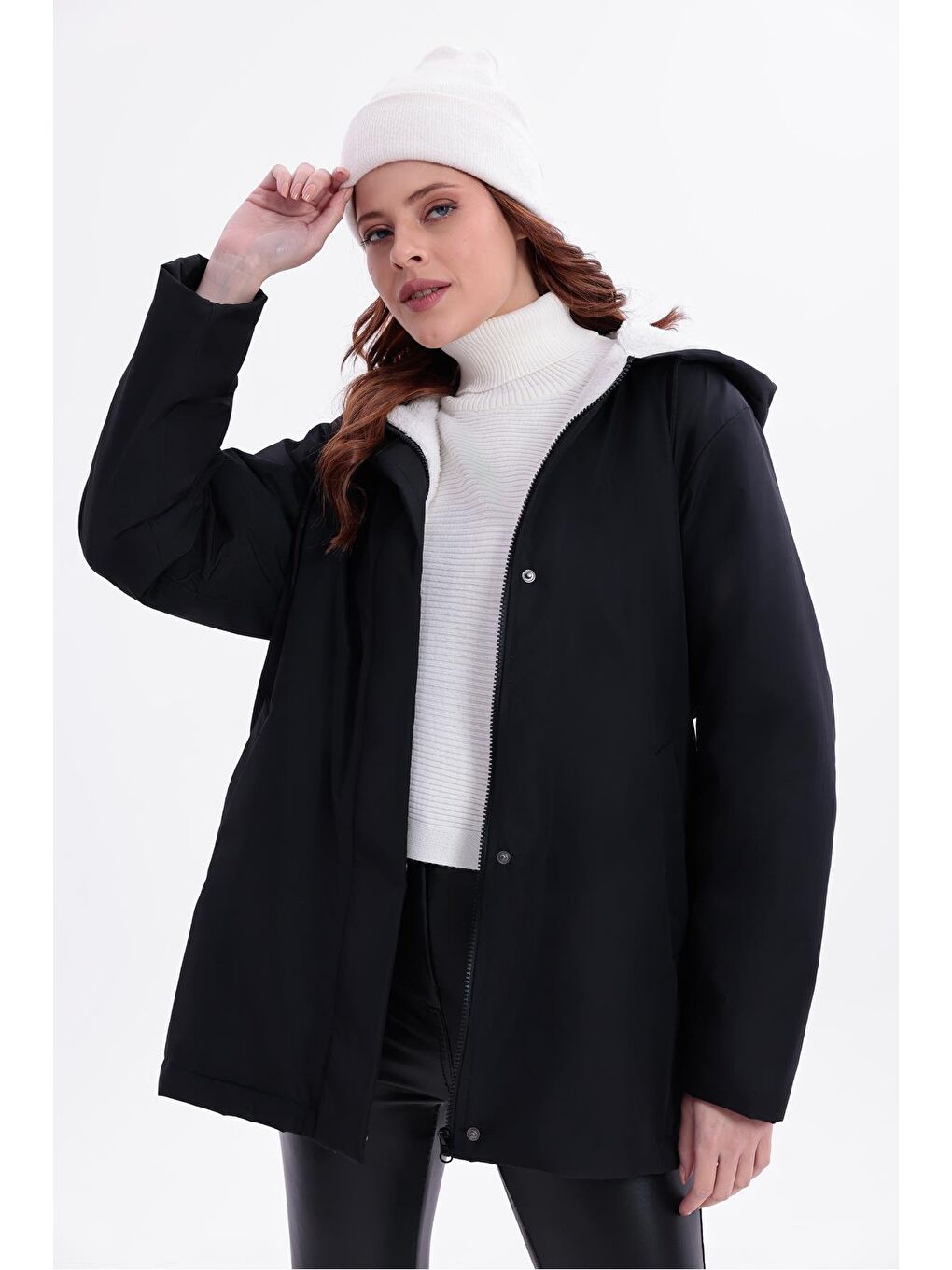 Siyah Kadın Beli Lastikli Cebi Kürklü Su Ve Rüzgar Geçirmez Kapüşonlu Mont-1
