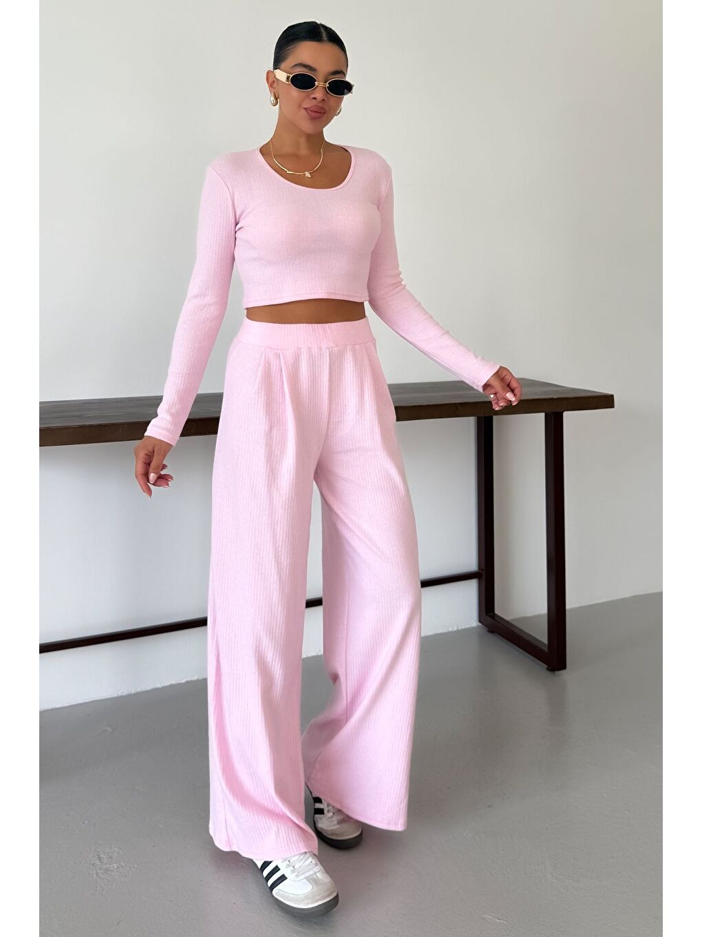 Kadın Pembe Yuvarlak Yaka Bluzlu Alt-Üst Pantolonlu İnterlok Takım-1
