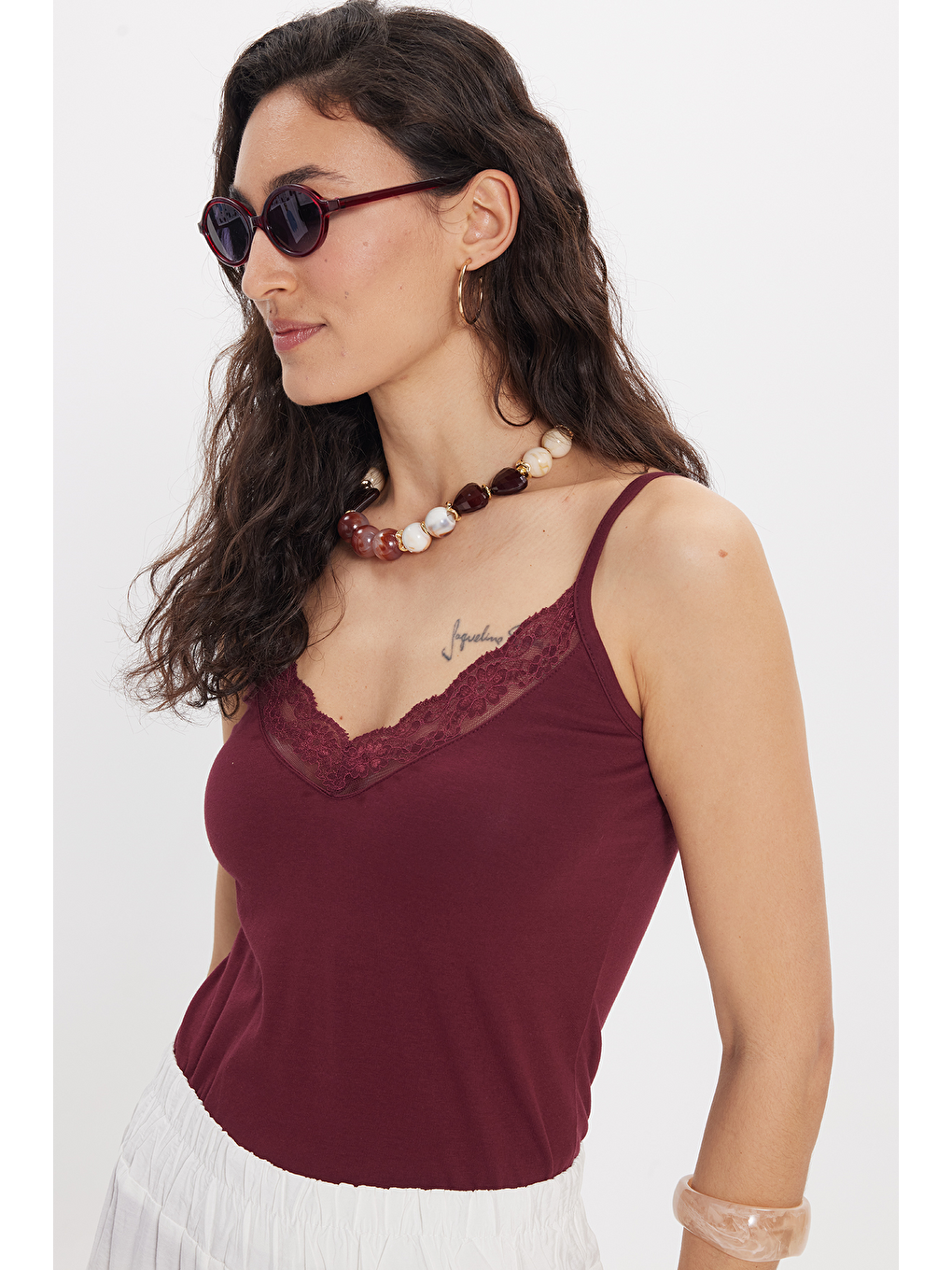 Kadın Slim Fit Dar Kesim Kolsuz V Yaka Dantel Detaylı Pamuklu Elastanlı Bordo Crop-7