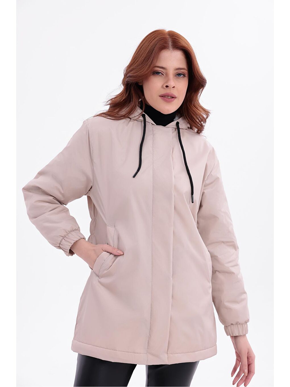 Bej Kadın Beli Lastikli Cebi Kürklü Su Ve Rüzgar Geçirmez Kapüşonlu Mont-1