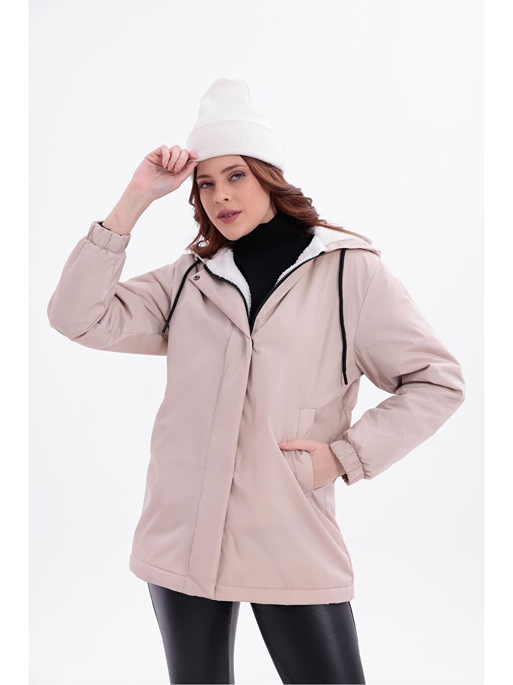 Bej Kadın Beli Lastikli Cebi Kürklü Su Ve Rüzgar Geçirmez Kapüşonlu Mont-5
