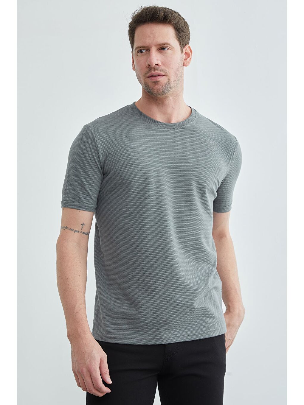 Gri Petek Kumaş Bisiklet Yaka Tişört-2