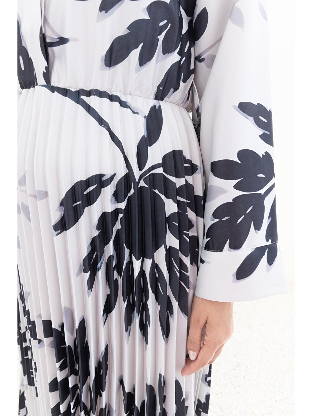 Bej Taş-Siyah-Eteği Piliseli Desenli Elbise-4