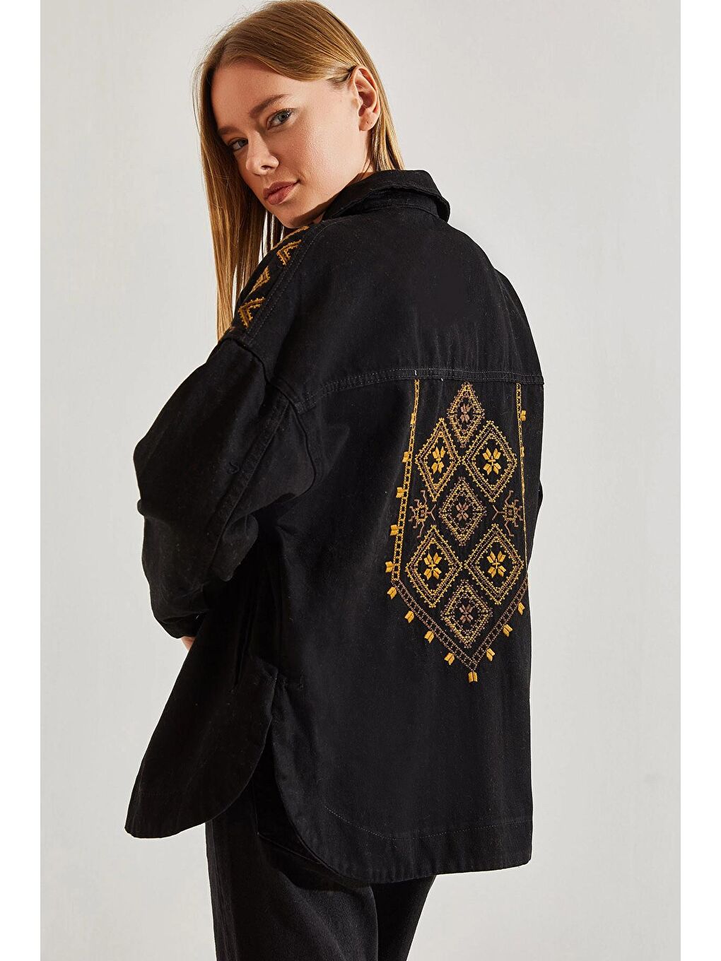 Siyah Kadın Etnik Nakış Desenli Gabardin Ceket
