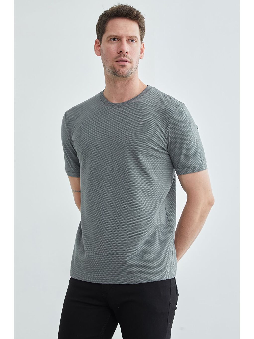 Gri Petek Kumaş Bisiklet Yaka Tişört-4