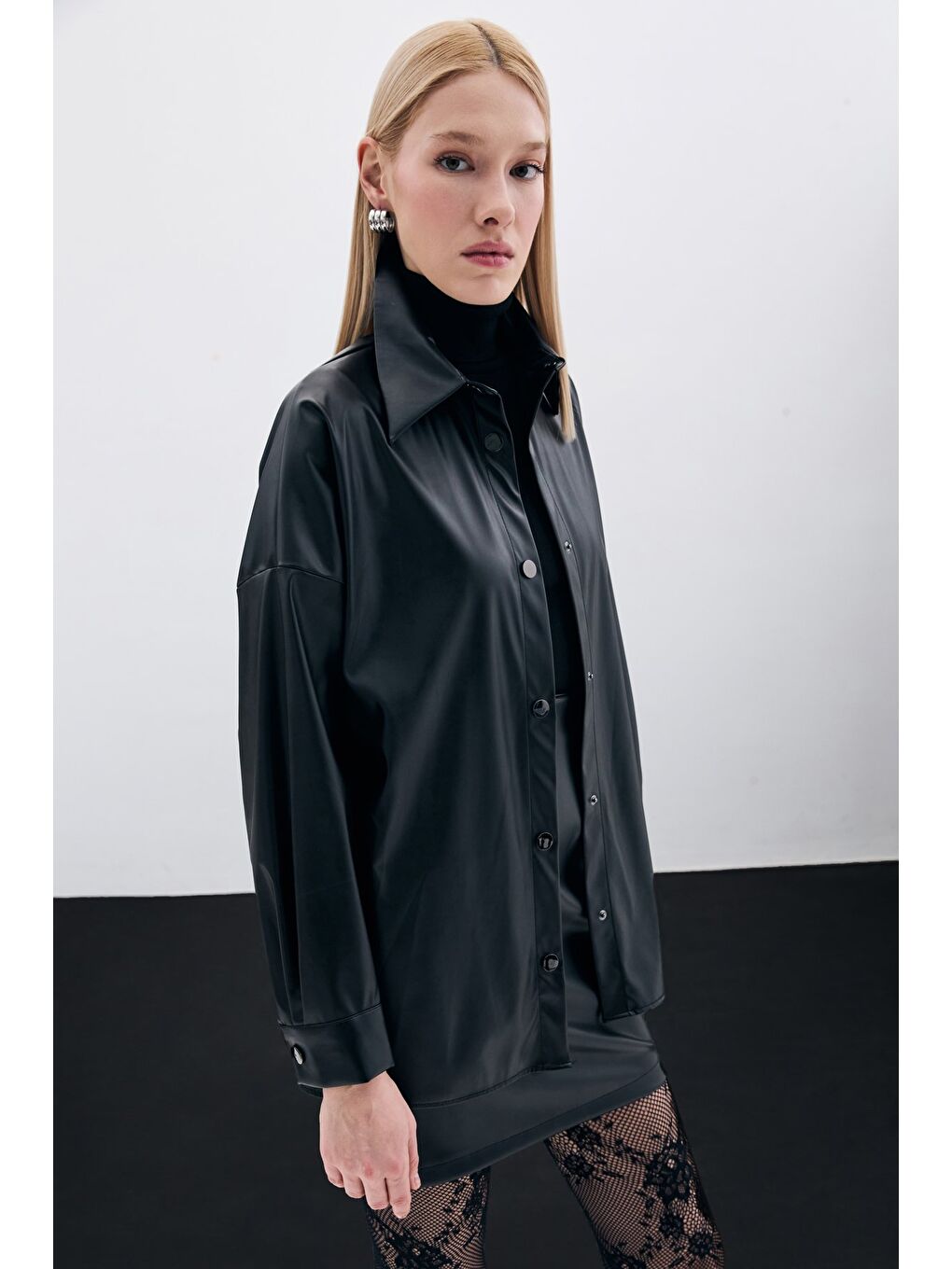 Çıtçıtlı Deri Gömlek - Siyah-1