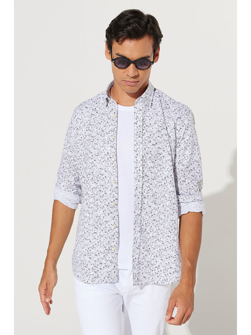 Erkek Beyaz-Antrasit Slim Fit Dar Kesim Düğmeli Yaka Baskılı Gömlek-1