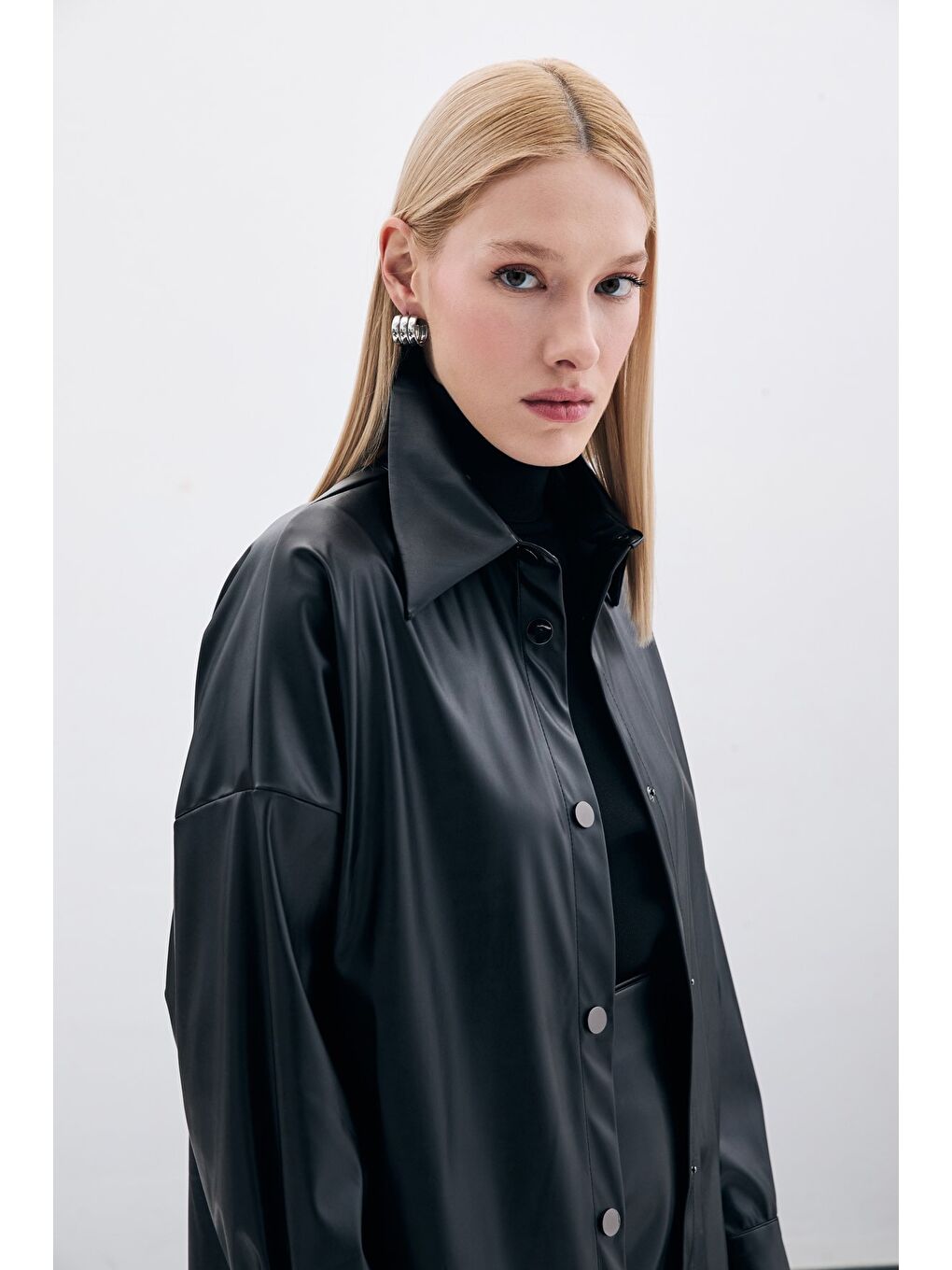 Çıtçıtlı Deri Gömlek - Siyah-2