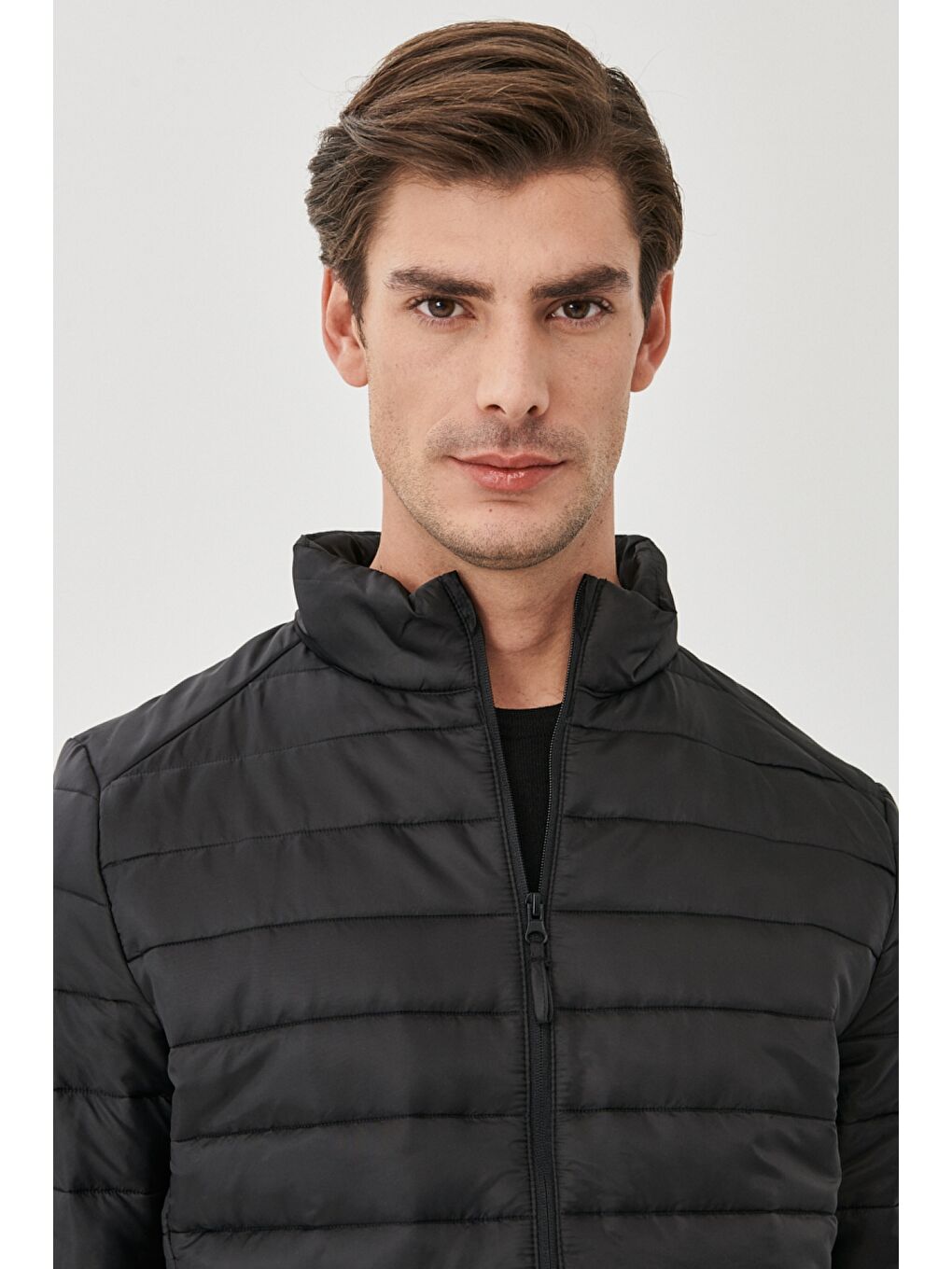 Erkek Siyah Standart Fit Ultra Hafif Soğuk Geçirmez Casual Şişme Mont-1