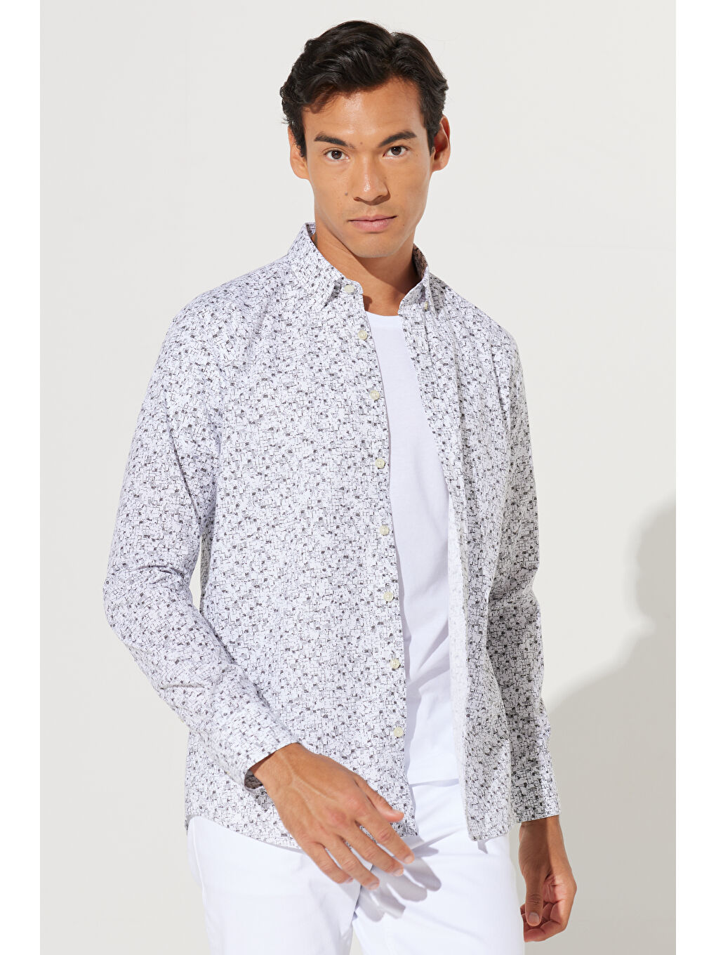 Erkek Beyaz-Antrasit Slim Fit Dar Kesim Düğmeli Yaka Baskılı Gömlek-3