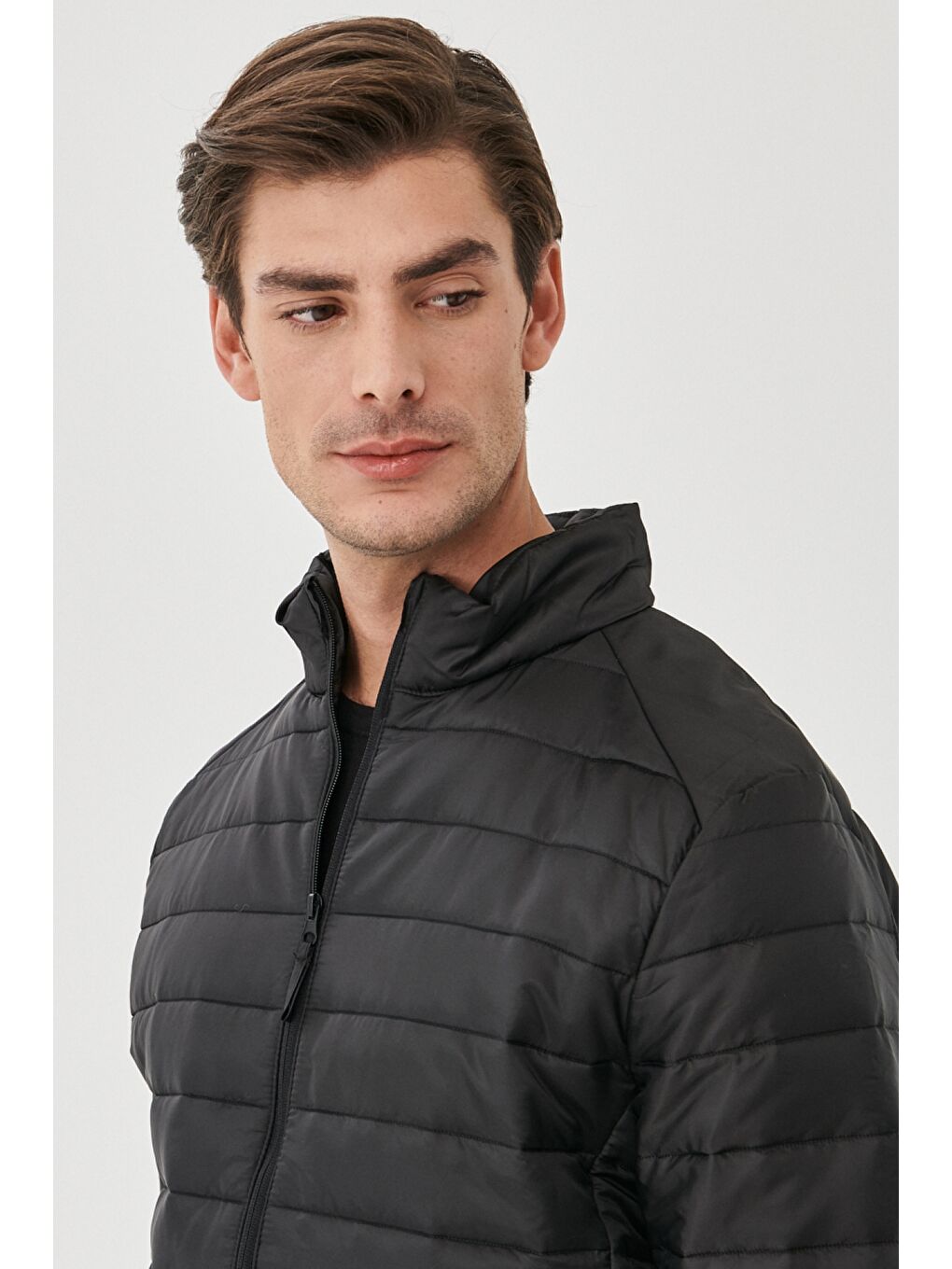 Erkek Siyah Standart Fit Ultra Hafif Soğuk Geçirmez Casual Şişme Mont-2