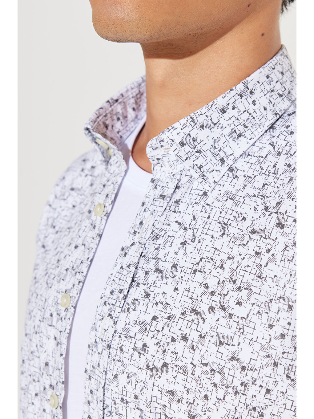 Erkek Beyaz-Antrasit Slim Fit Dar Kesim Düğmeli Yaka Baskılı Gömlek-5