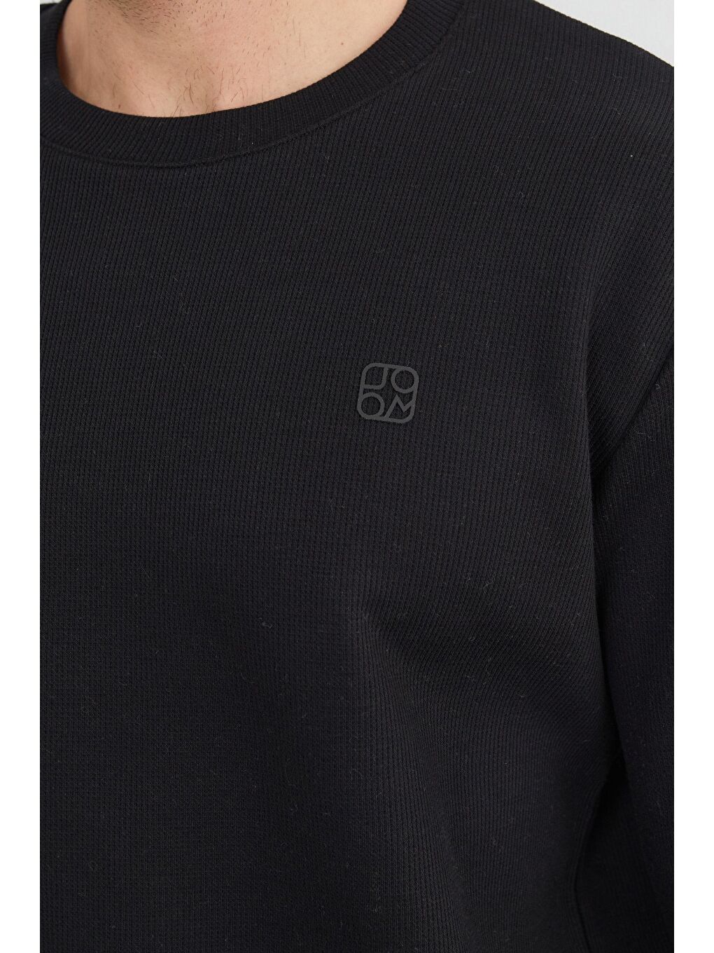 Siyah Kabartma Baskılı Bisiklet Yaka Kazak-2