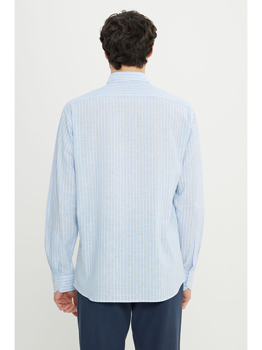 Erkek Mavi-Beyaz Pamuklu Keten Comfort Fit Rahat Kesim Düğmeli Yaka Çizgili Gömlek-4