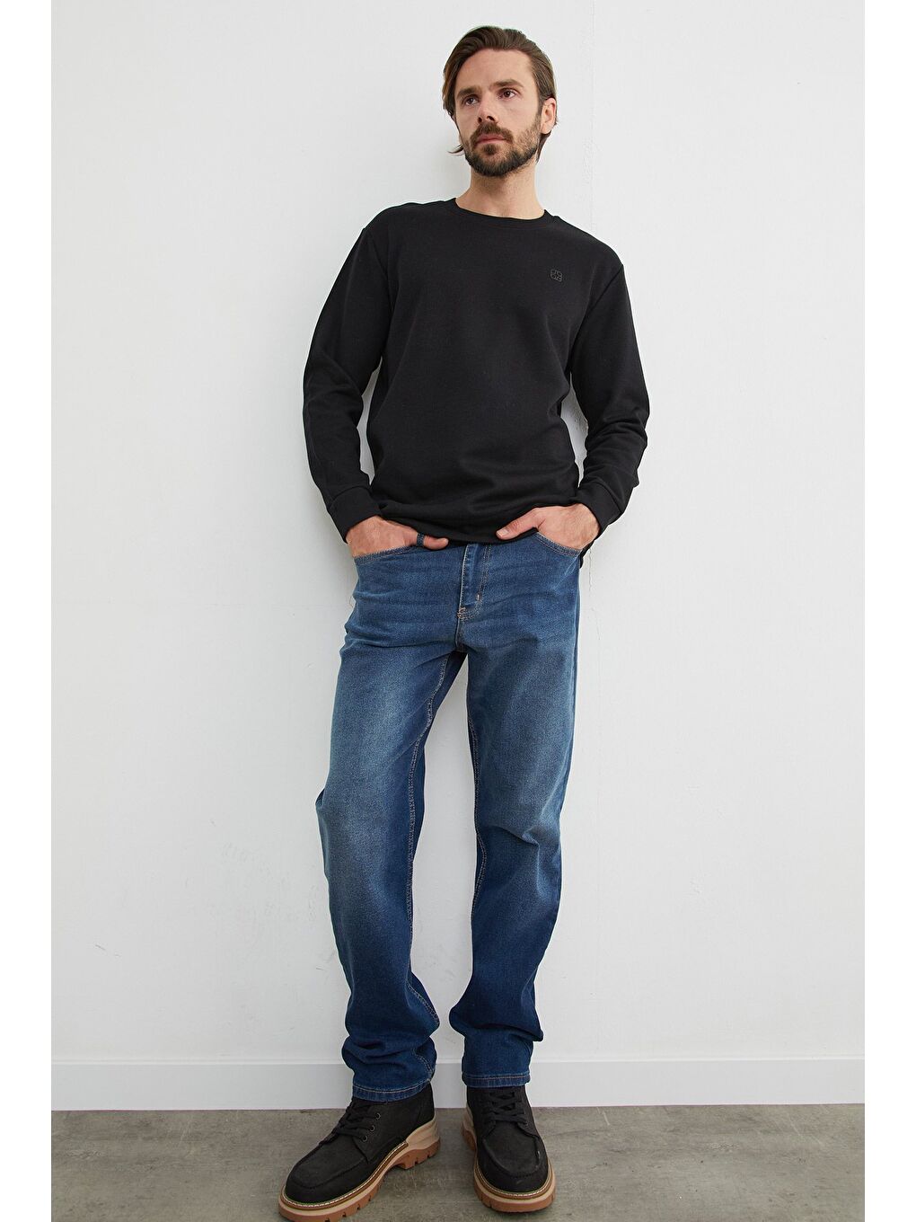 Siyah Kabartma Baskılı Bisiklet Yaka Kazak-3