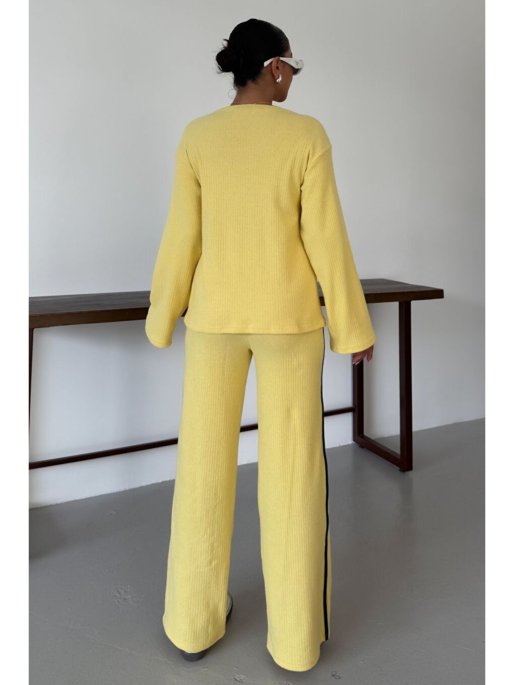 Kadın Sarı Ön Bağlama Detaylı Biyeli Alt-Üst Pantolonlu Takım-6