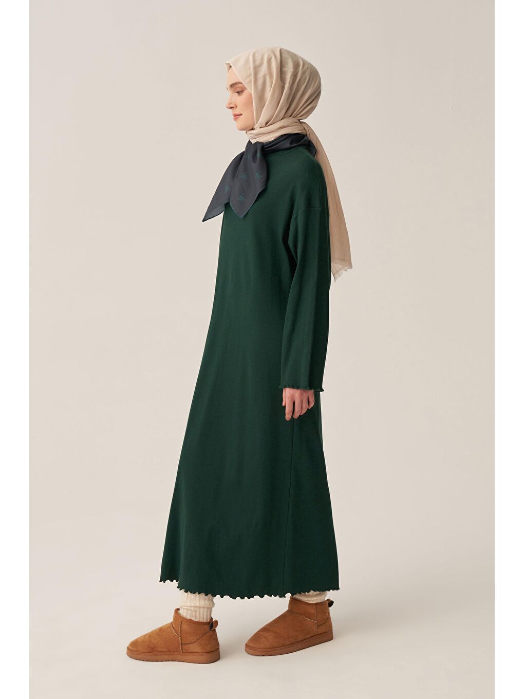 Yeşil Zümrüt-Fırfır Detaylı Kaşkorse Elbise-1