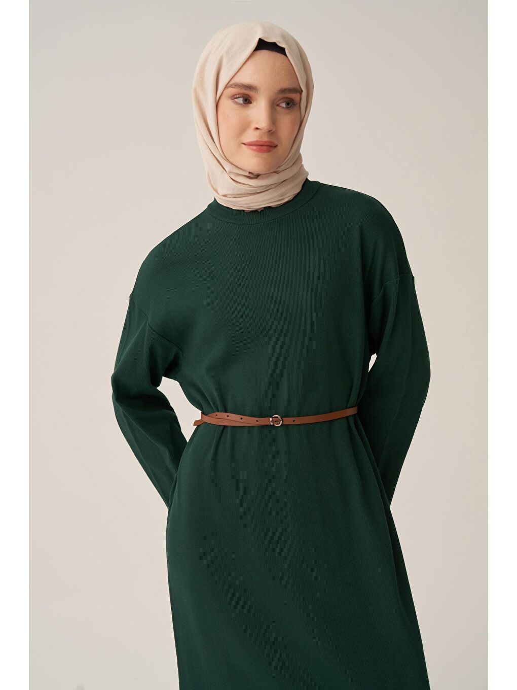 Yeşil Zümrüt-Fırfır Detaylı Kaşkorse Elbise-4