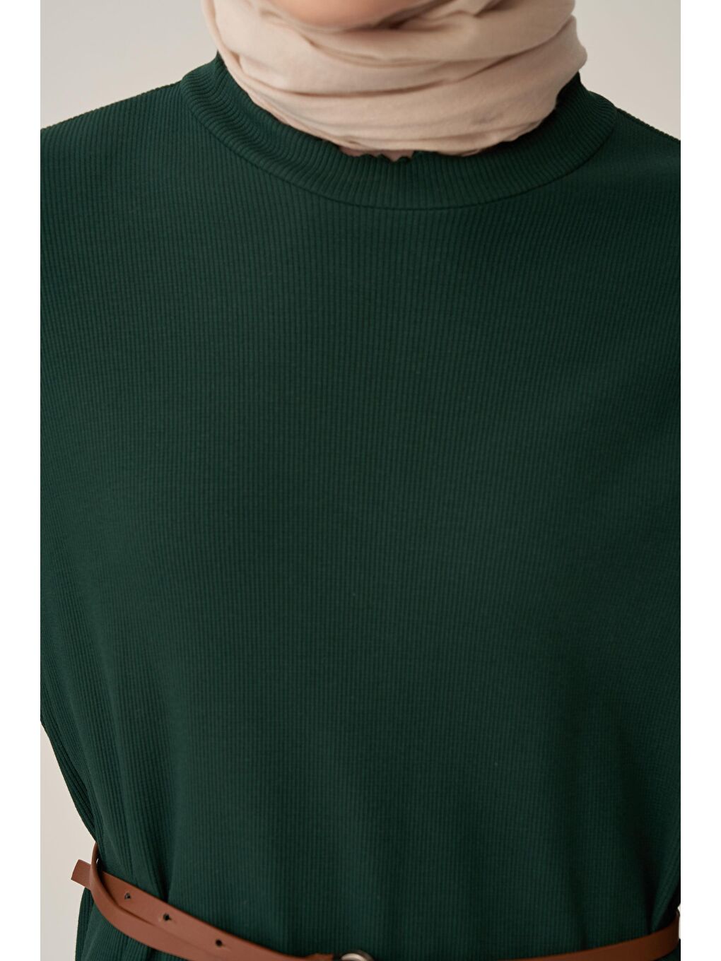 Yeşil Zümrüt-Fırfır Detaylı Kaşkorse Elbise-5