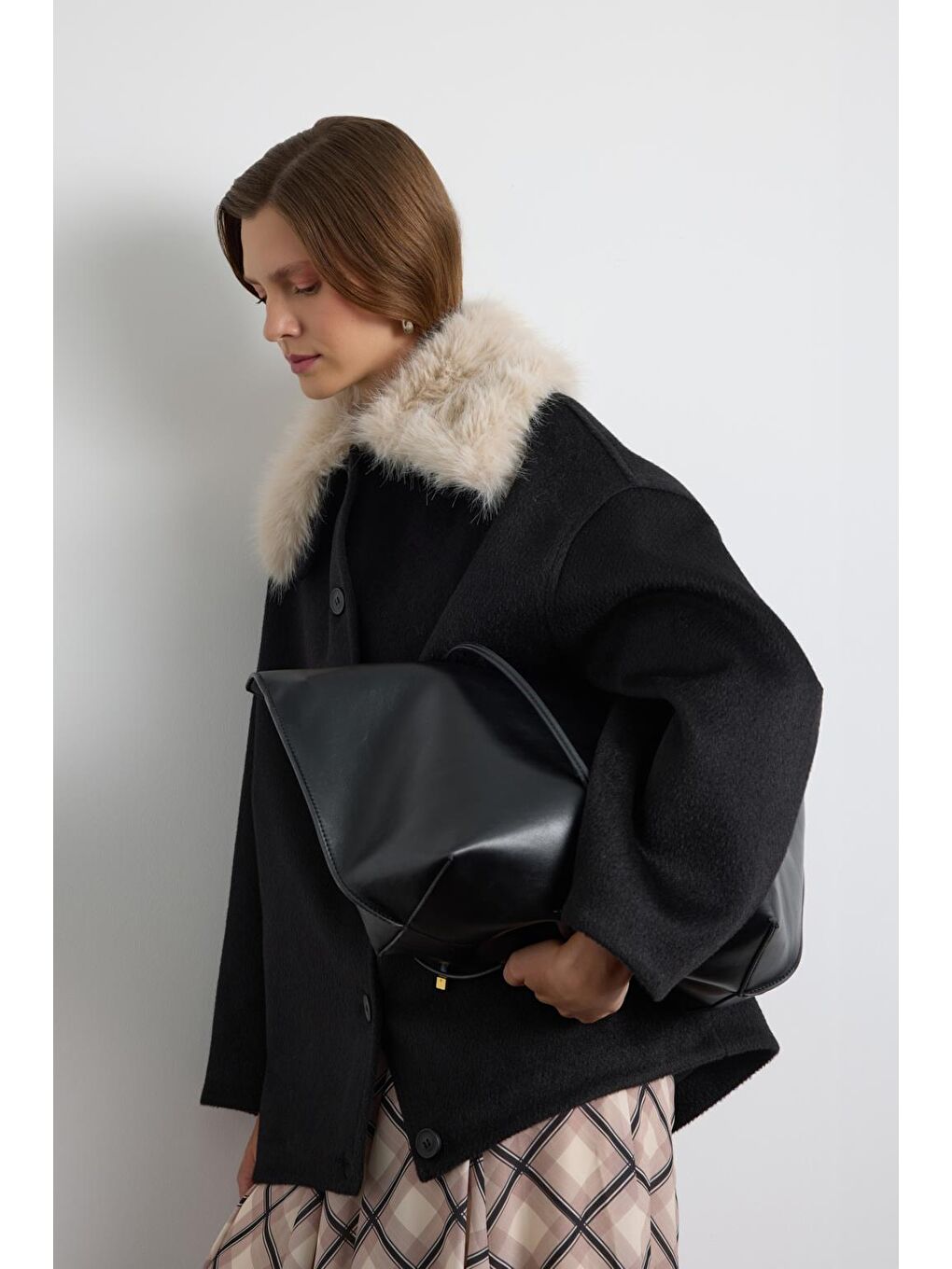 Kürk Yakalı Kaşe Ceket Siyah-3
