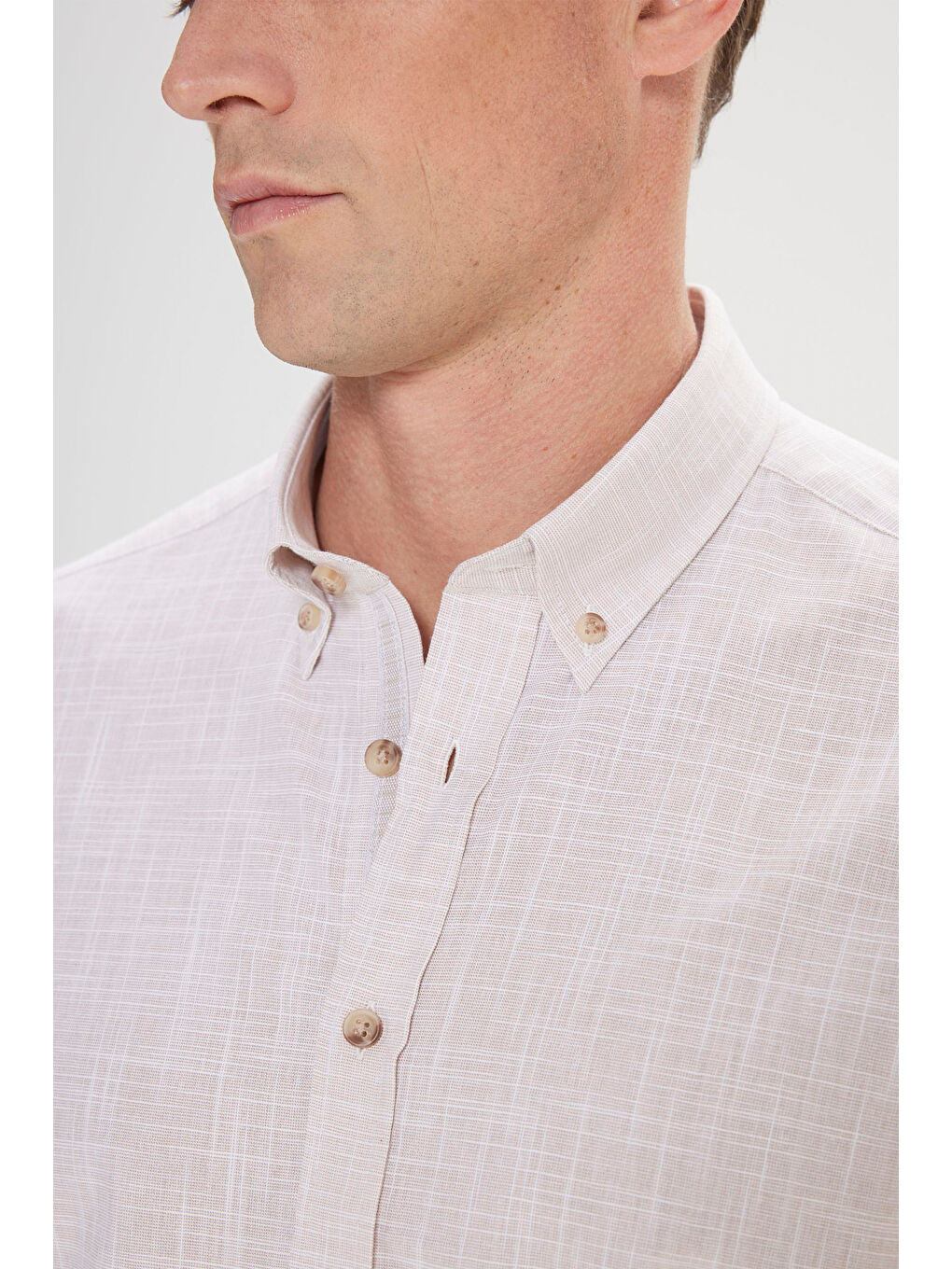 Erkek Bej Slim Fit Dar Kesim Düğmeli Yaka Keten Görünümlü %100 Pamuk Flamlı Gömlek-3