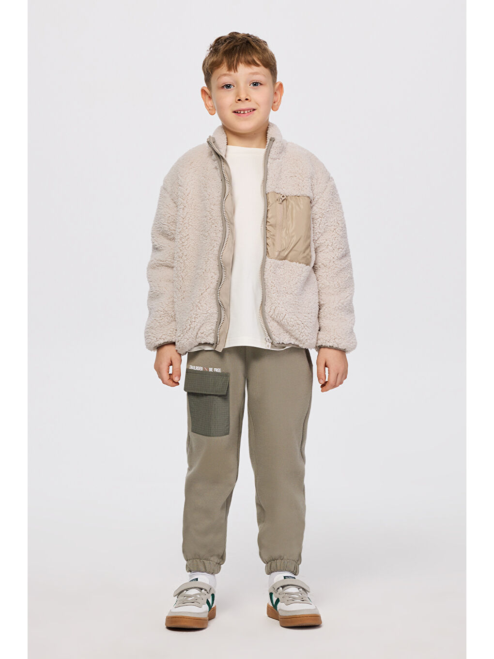 Bej Erkek Çocuk Pelüş Taş Ceket