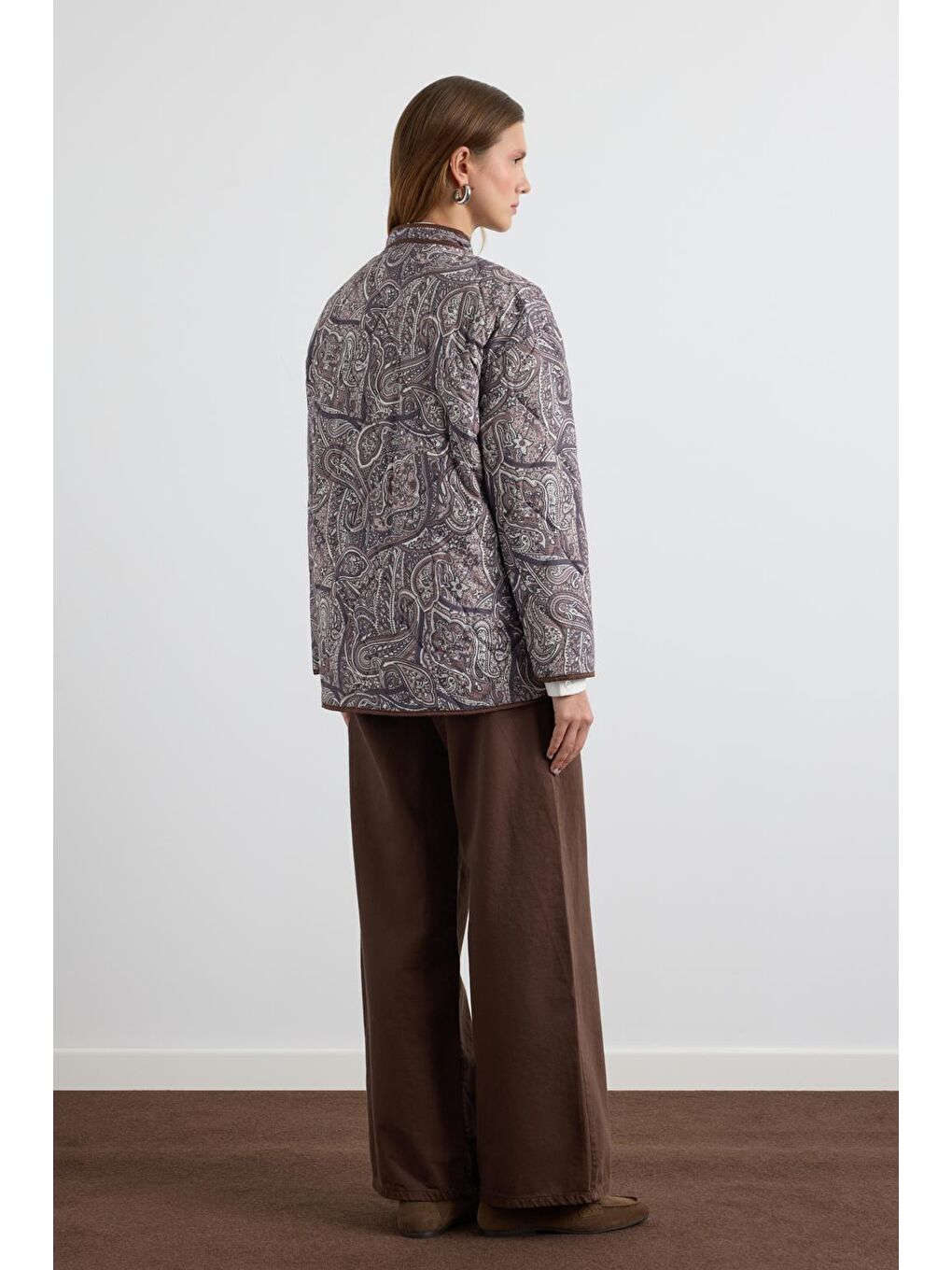 Kahverengi Desenli Kontrast Biyeli Kapitone Mont Kahve-5