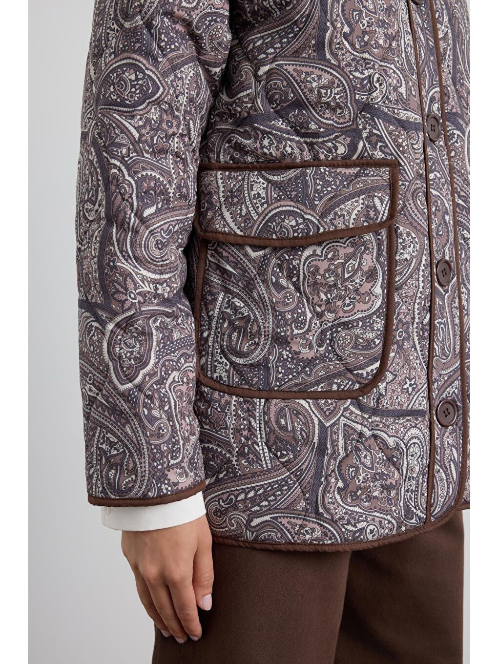 Kahverengi Desenli Kontrast Biyeli Kapitone Mont Kahve-6