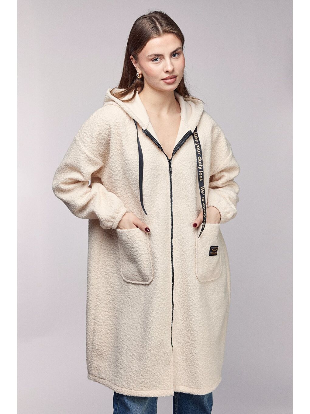 Bej Taş Oversize Kapüşonlu Fermuarlı Pelüş Uzun Hırka-1