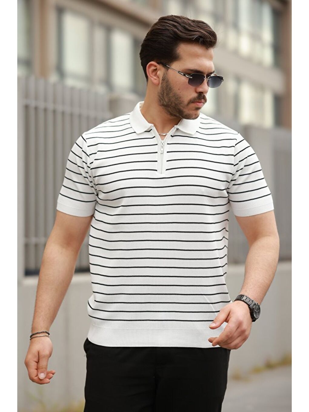 Beyaz Erkek Fermuar Yakalı çizgili Kısa Kollu T-shirt