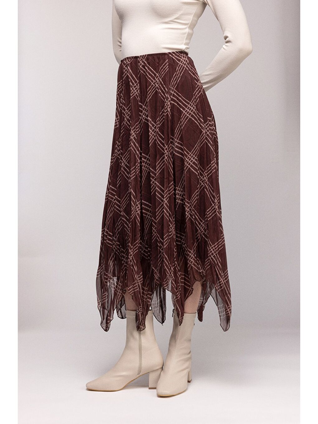 Kahverengi Ekose Desenli Asimetrik Kesim Piliseli Etek-1