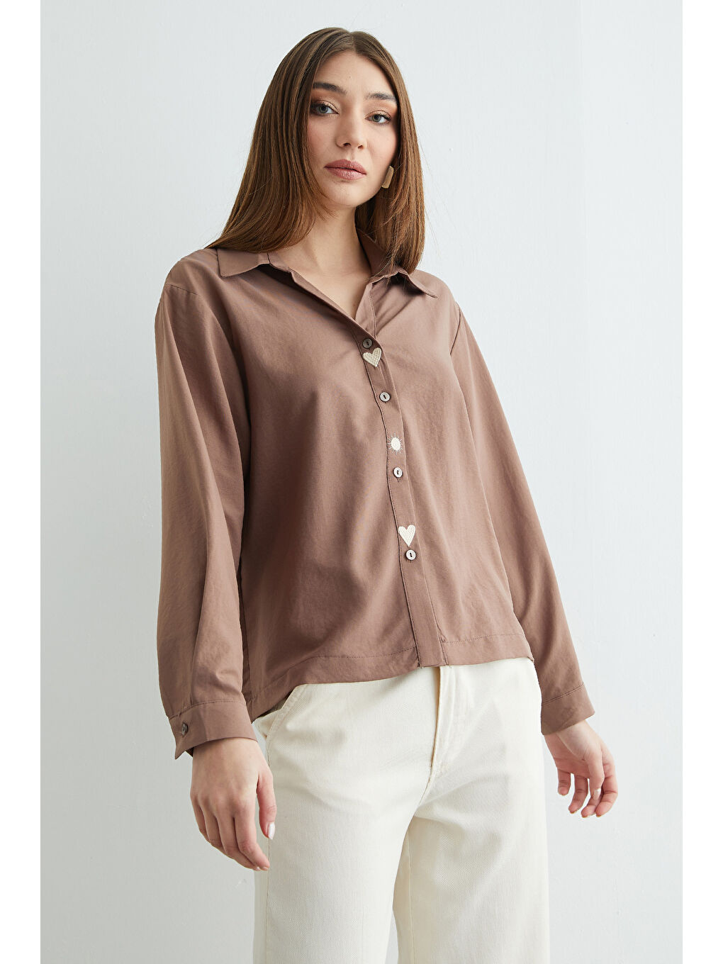 Kahverengi Kalp Ve Güneş Nakışlı Salaş Gömlek-1