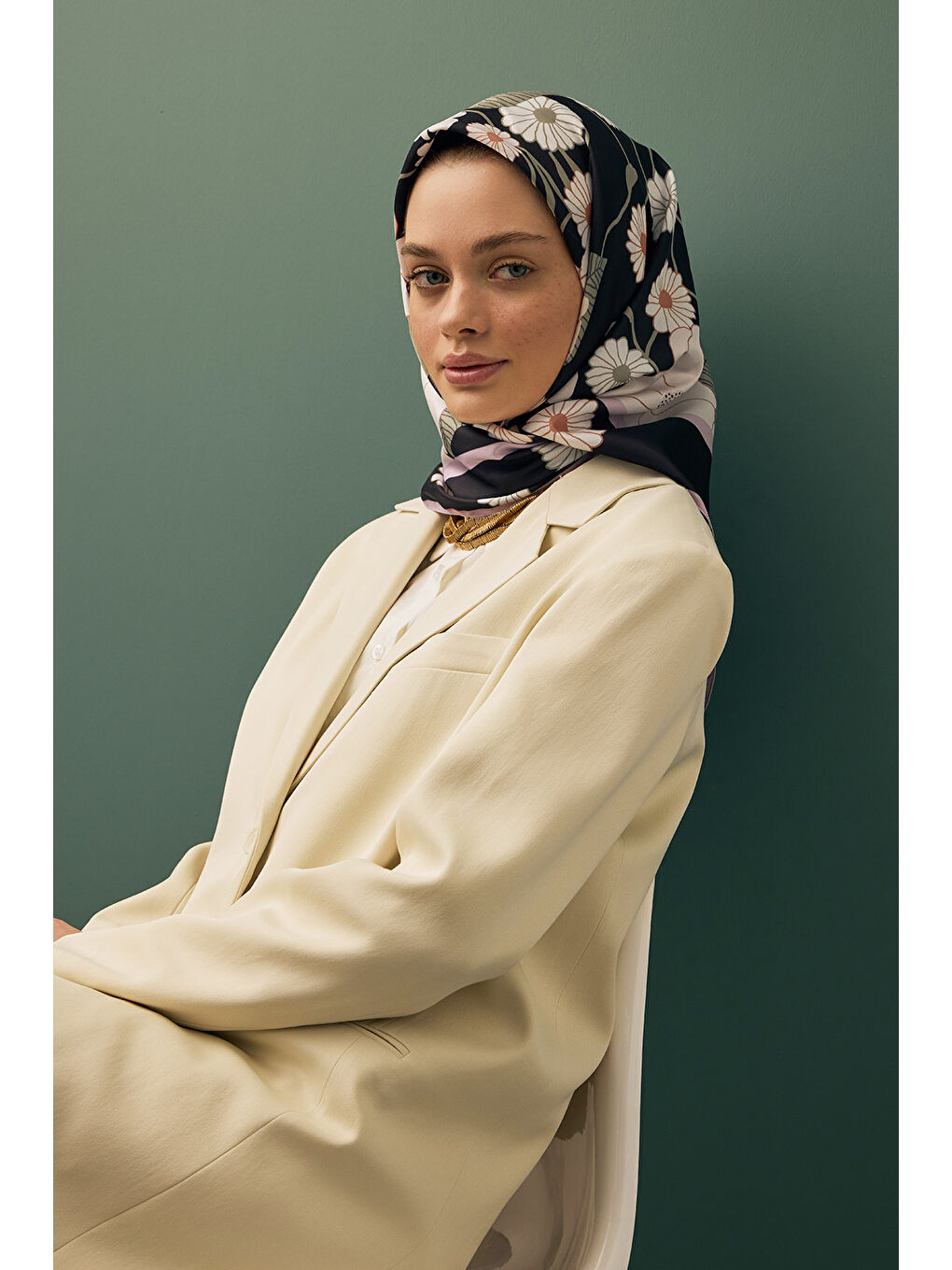 Siyah Twill İpek Eşarp Botanik-1