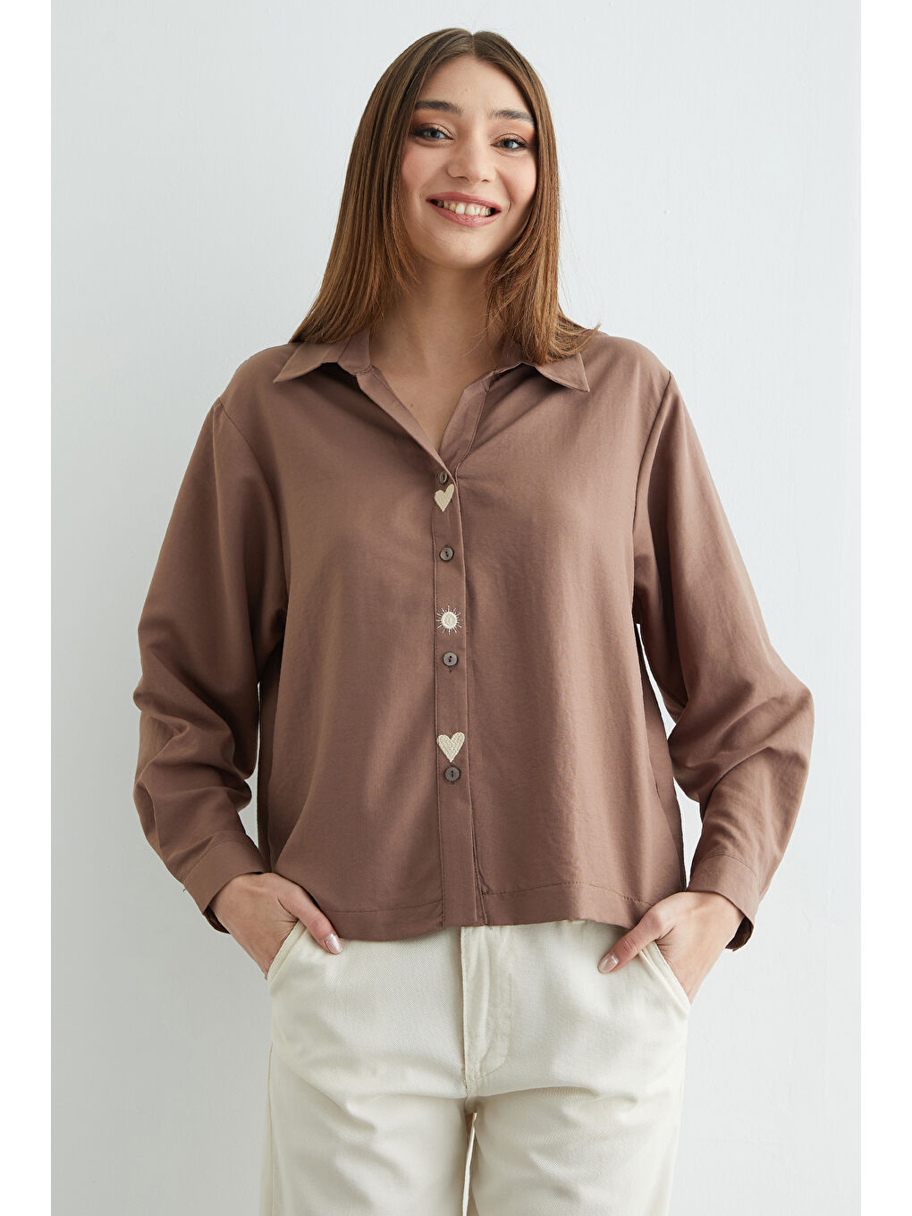 Kahverengi Kalp Ve Güneş Nakışlı Salaş Gömlek-4