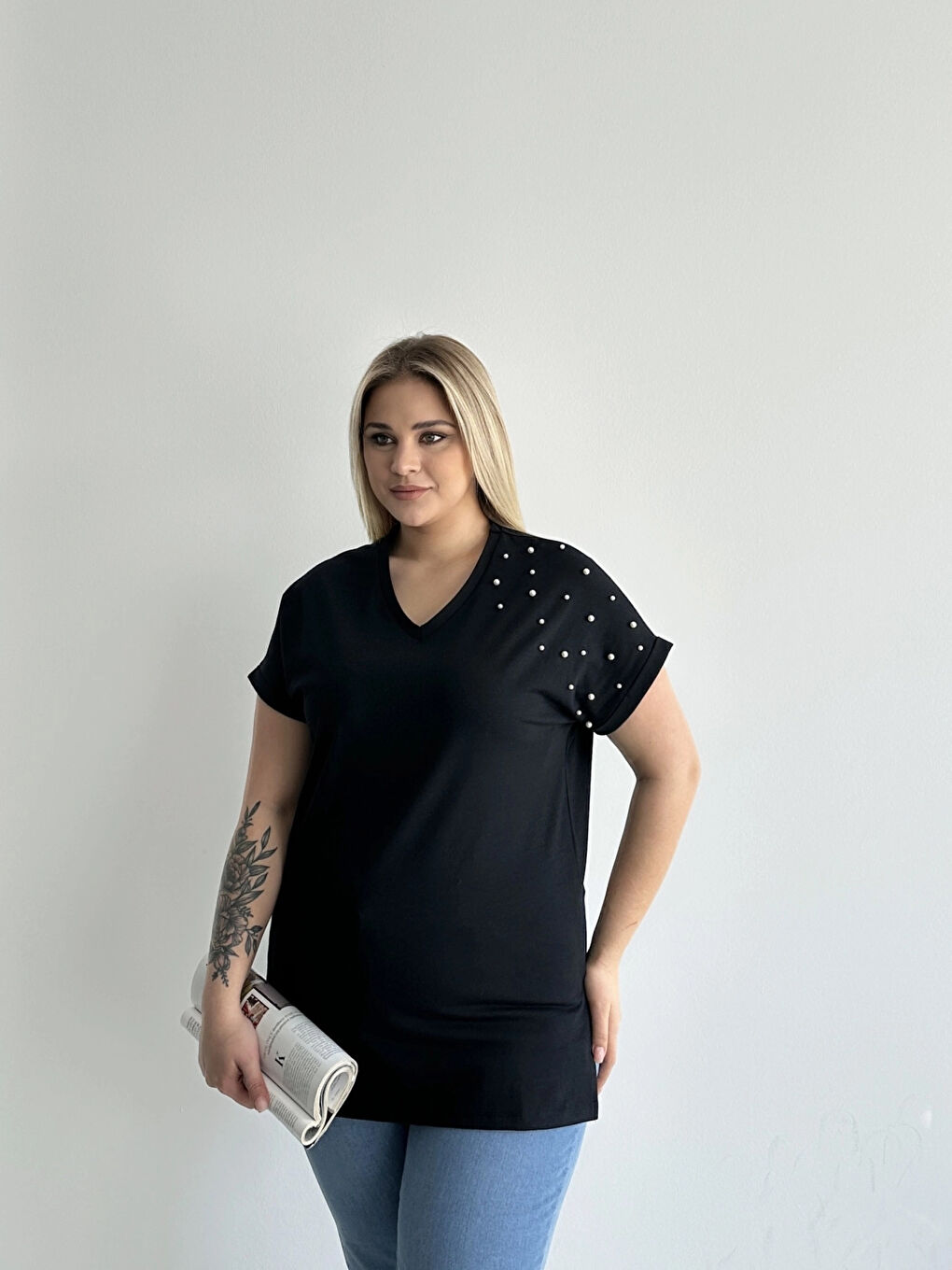 Stil Diva Siyah Büyük Beden Kısa Kollu V Yaka Yanları Yırtmaçlı Boncuklu Basic T-shirt RFT-04