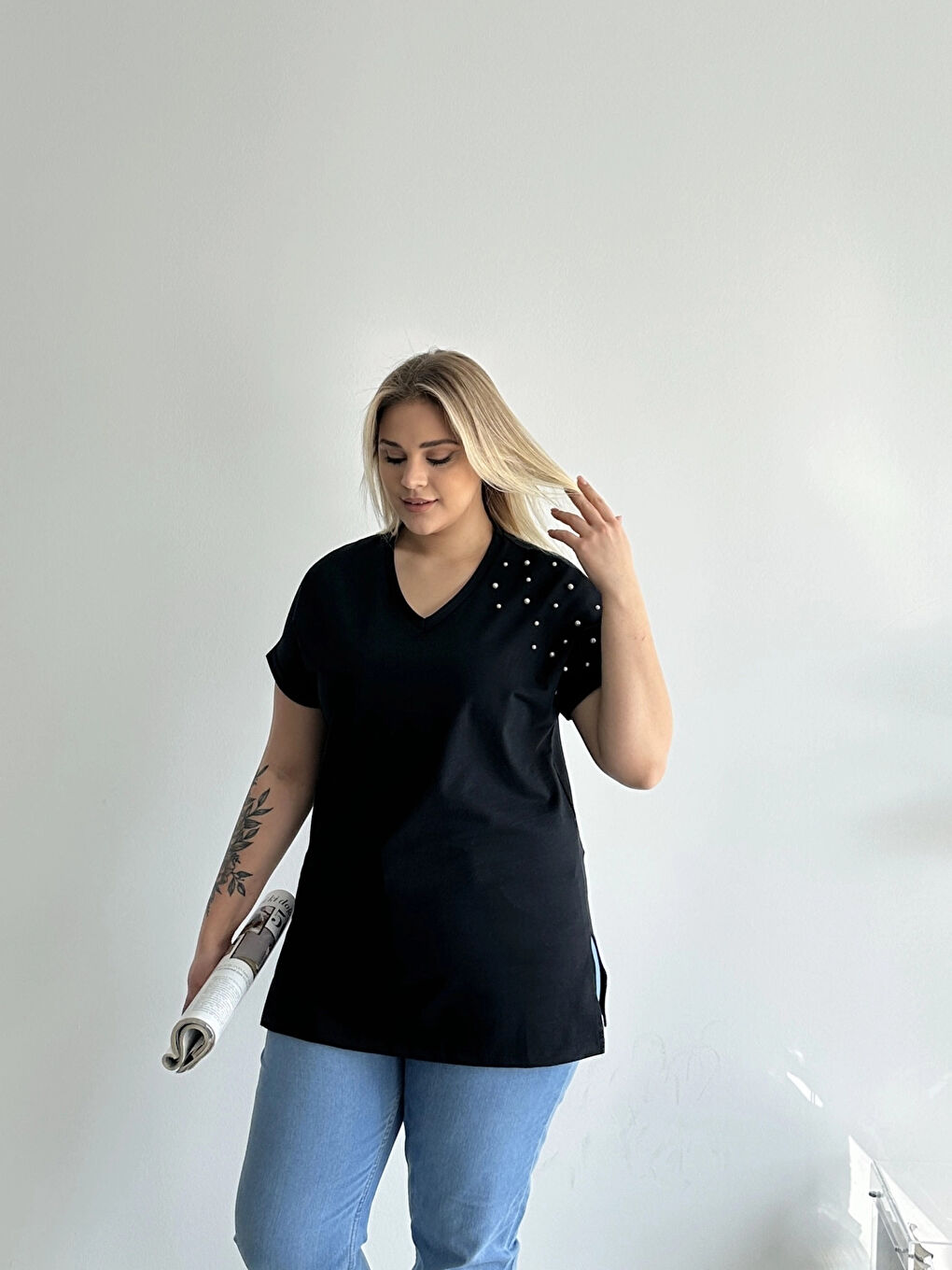 Stil Diva Siyah Büyük Beden Kısa Kollu V Yaka Yanları Yırtmaçlı Boncuklu Basic T-shirt RFT-04 - 2