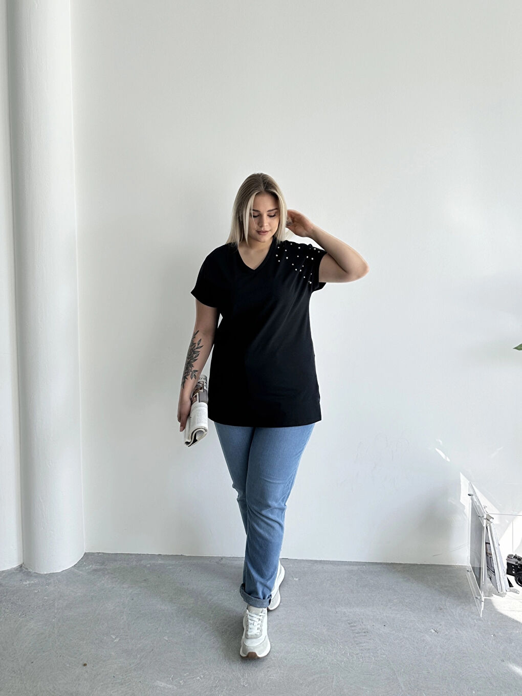 Stil Diva Siyah Büyük Beden Kısa Kollu V Yaka Yanları Yırtmaçlı Boncuklu Basic T-shirt RFT-04 - 3