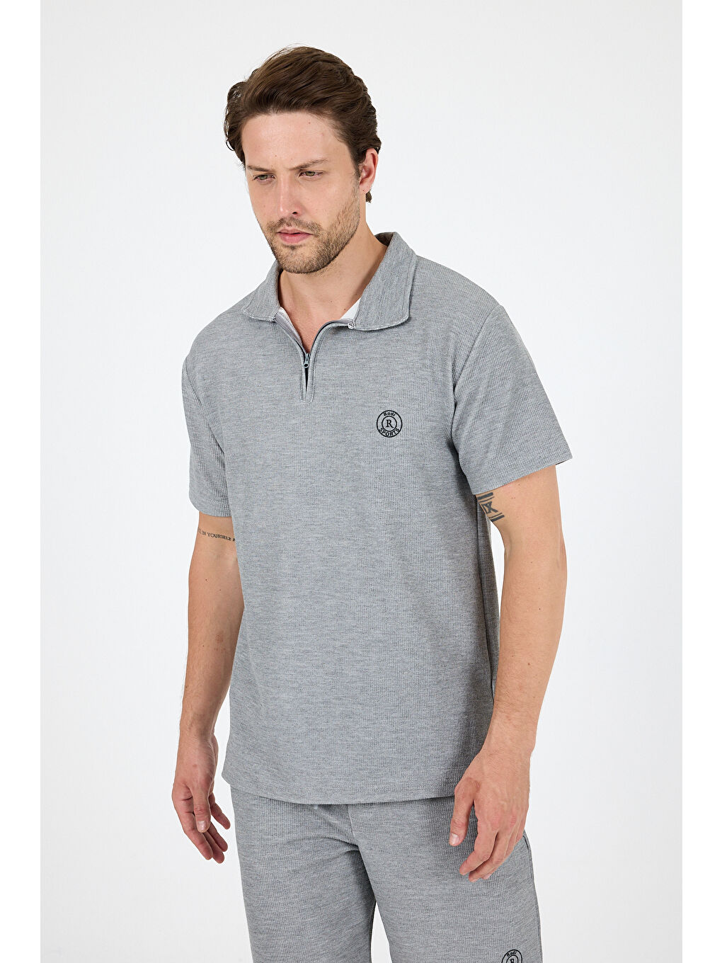 Gri Oversize Bisiklet Yaka Kısa Kollu Erkek TShirt Salaş Rahat Kalıp Yazlık Erkek Basic Tişört 7840-1