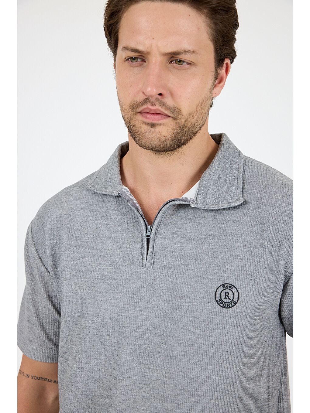 Gri Oversize Bisiklet Yaka Kısa Kollu Erkek TShirt Salaş Rahat Kalıp Yazlık Erkek Basic Tişört 7840-3