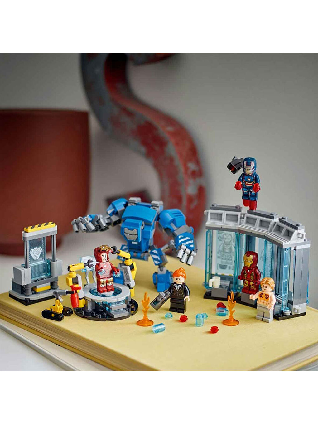 Marvel Iron Man in Laboratuvarı Zırh Salonu 76315-2