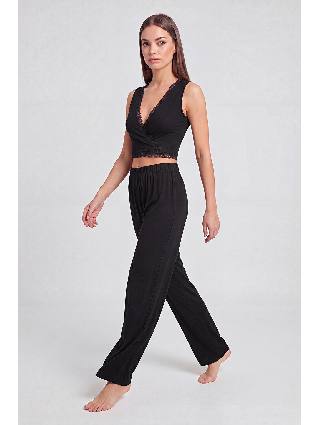 Siyah Yumuşak Dokulu Sırtı Bağlamalı Dantelli Crop Pijama Takımı 6575015-1