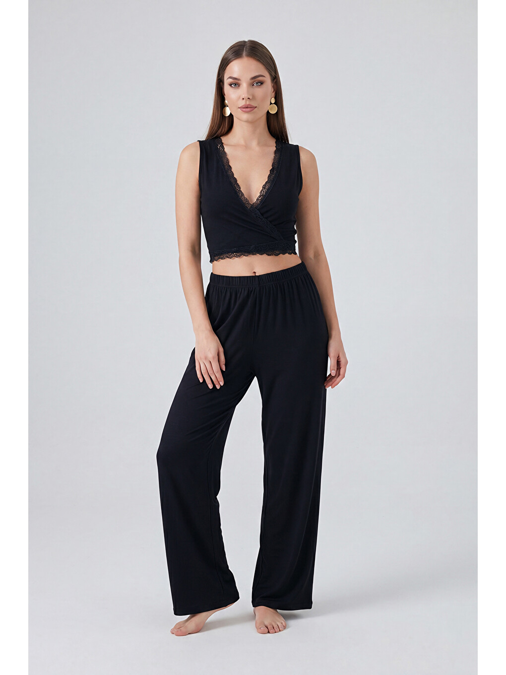 Siyah Yumuşak Dokulu Sırtı Bağlamalı Dantelli Crop Pijama Takımı 6575015-2