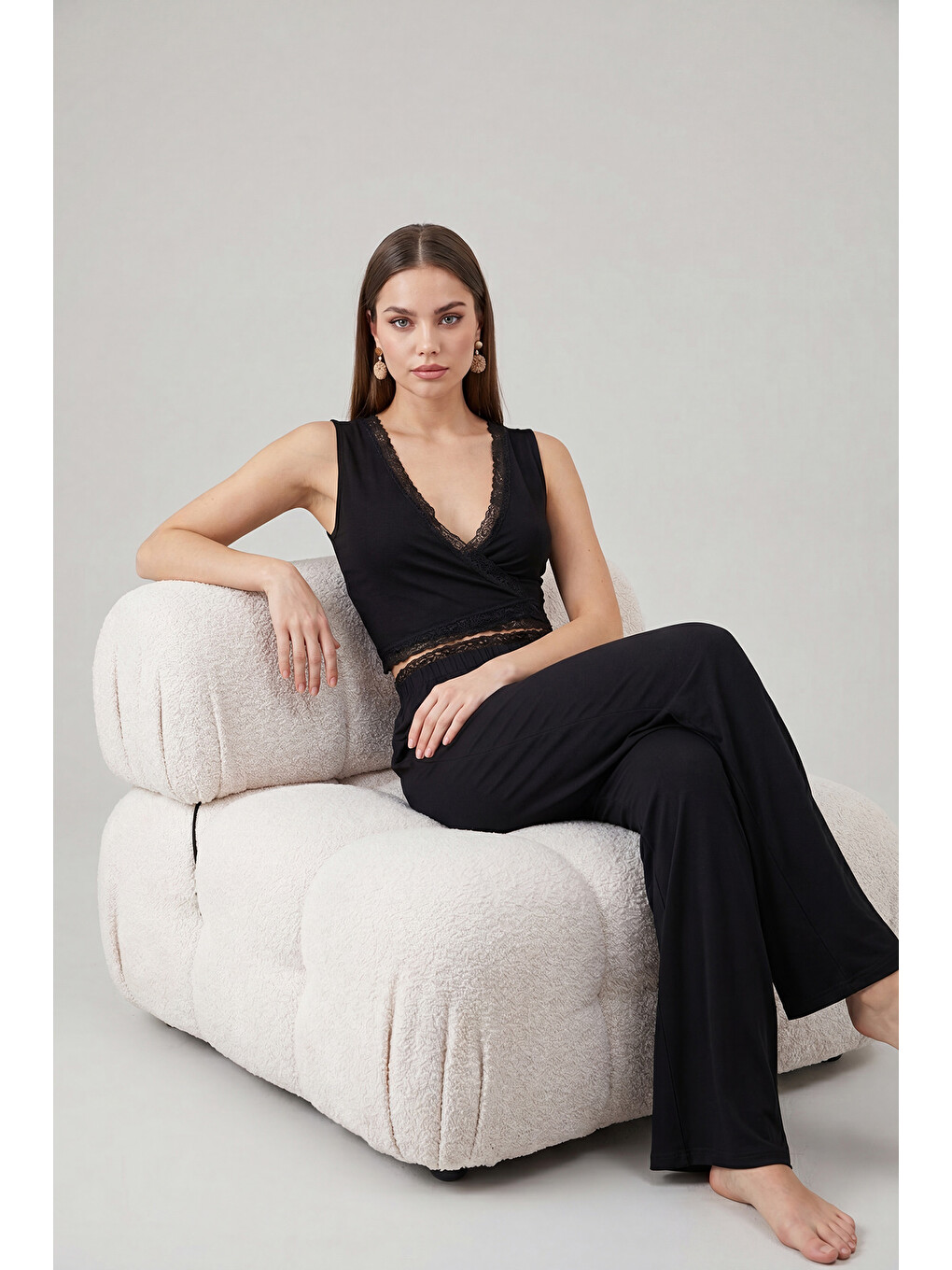 Siyah Yumuşak Dokulu Sırtı Bağlamalı Dantelli Crop Pijama Takımı 6575015-3