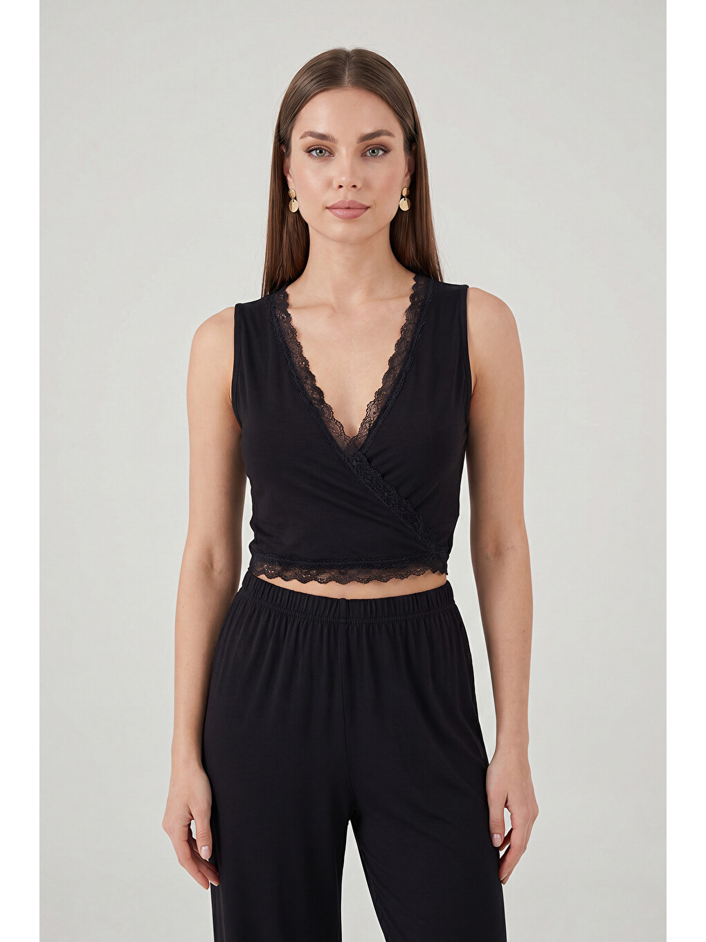 Siyah Yumuşak Dokulu Sırtı Bağlamalı Dantelli Crop Pijama Takımı 6575015-4