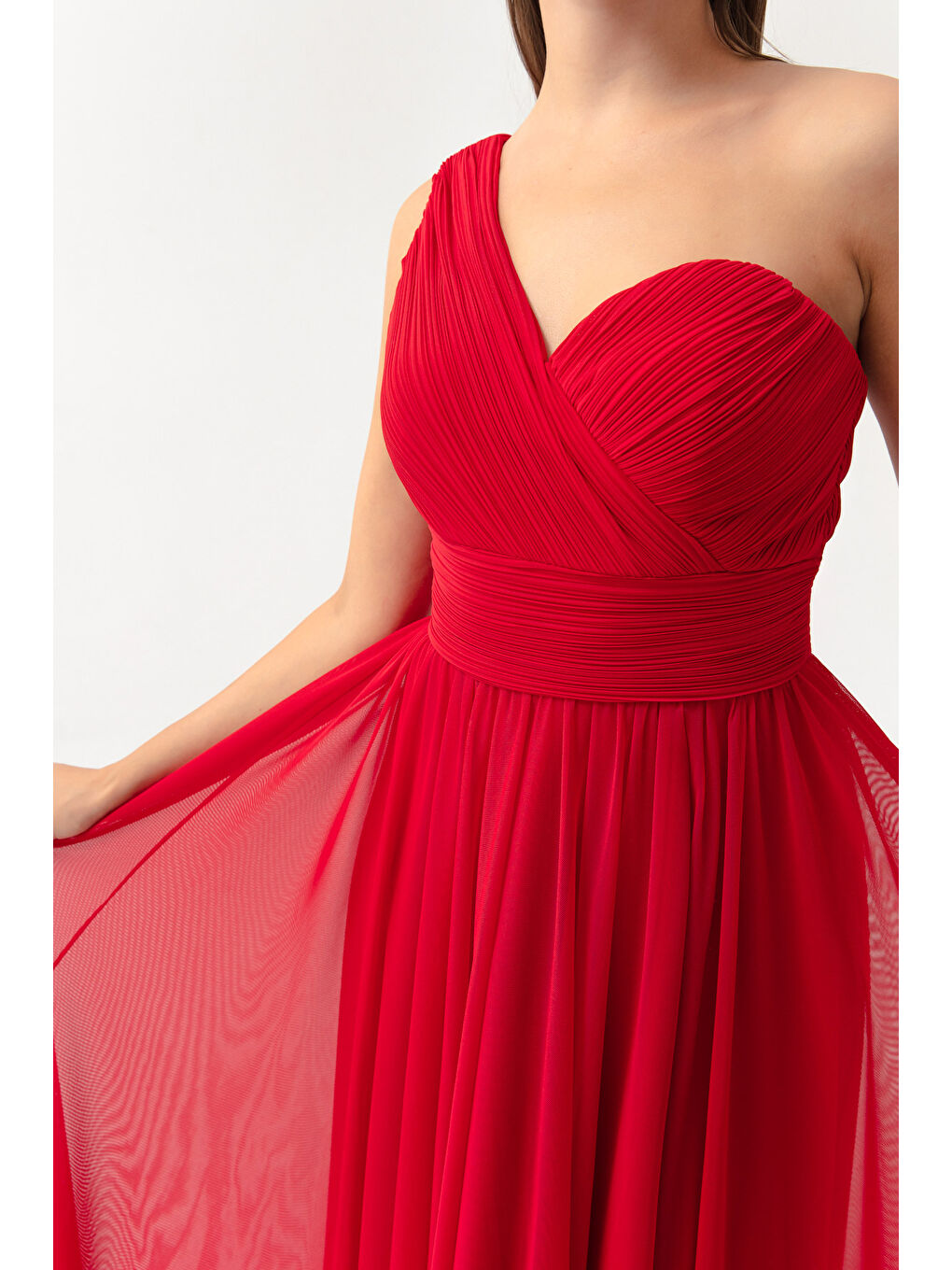 Kadın Kırmızı Tek Omuz Yırtmaçlı Uzun Abiye Elbise-3