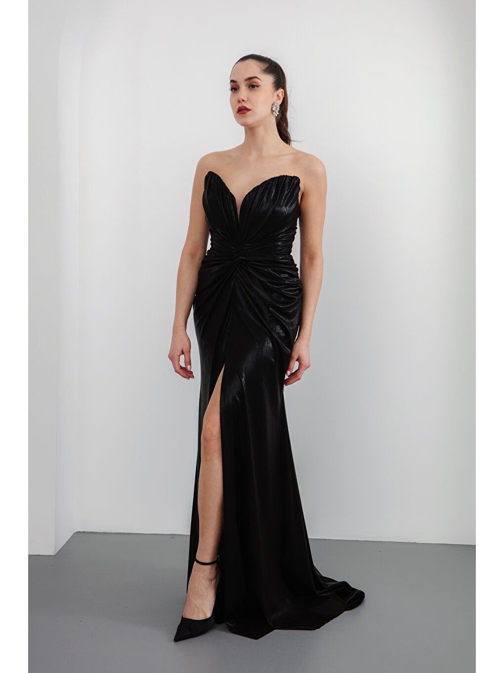 Kadın Siyah Kedi Kulağı Parlak Kumaş Uzun Abiye Elbise